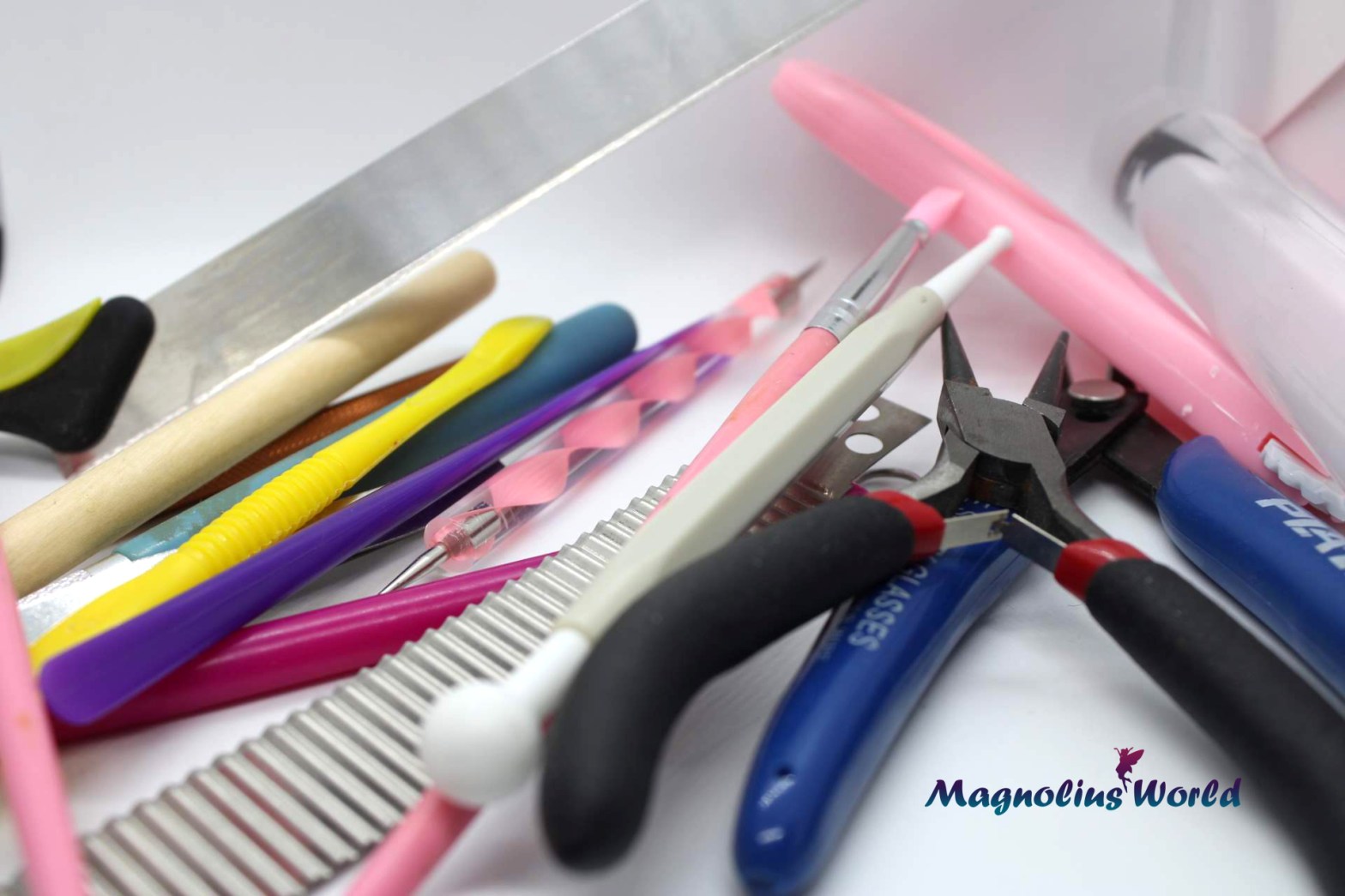 przybory do modeliny